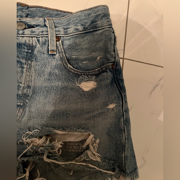 Levi’s distressed shorts - Picture 3 of 7